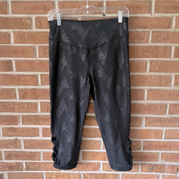 Women’s Crop Leggings - Picture 1 of 3